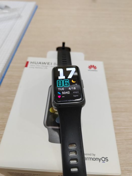 Продам Huawei Band 7