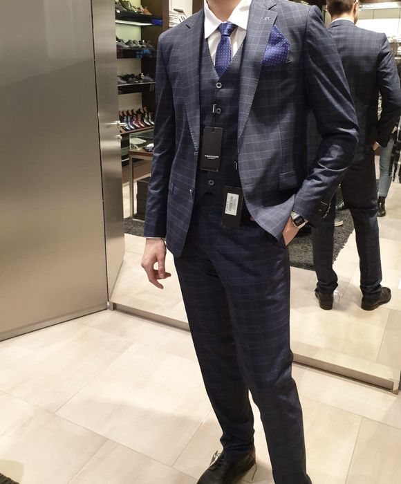 Абитуриентски костюм