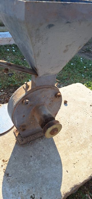 Moară măcinat cereale,