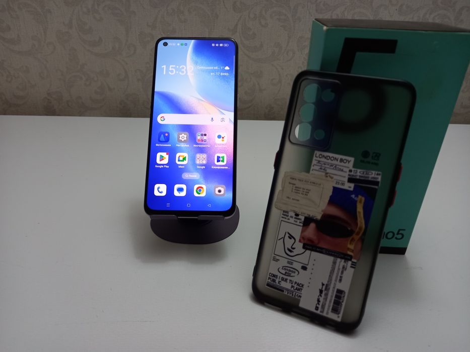Телефон Oppo Reno 5