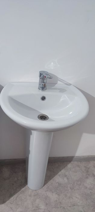 Продам раковину со смесителем