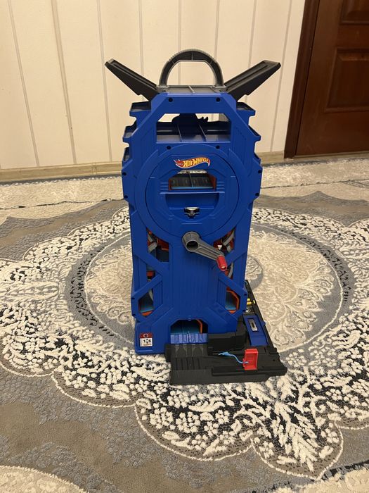 Hot wheels мега гараж с лифтом