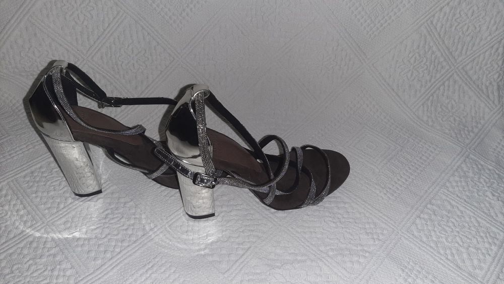 Sandale cu toc gros Brunello Cucinelli marimea 36  int 24 cm.inaltime