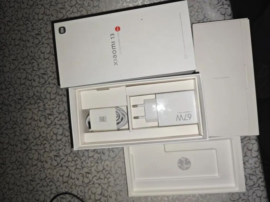 Продается XIAOMI 13 12/256 black IDEAL