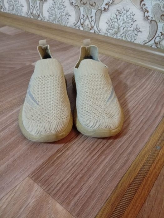 Продам лёгкие кроссовки