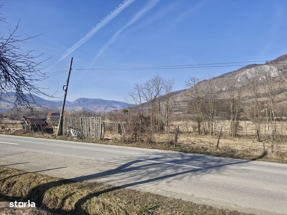 Teren de vânzare, acces asfaltat,lângă șosea, 2214 mp