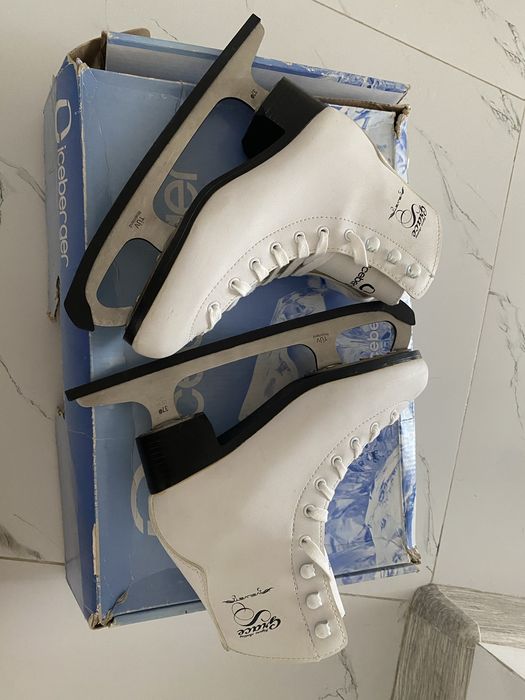 Фигурные коньки Iceberger