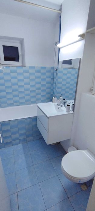 Apartament 3 camere | Centru | Foarte luminos | 2 balcoane închise | Orientare S-V