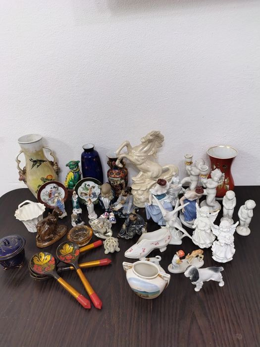 Vând bibelouri și obiecte de decor