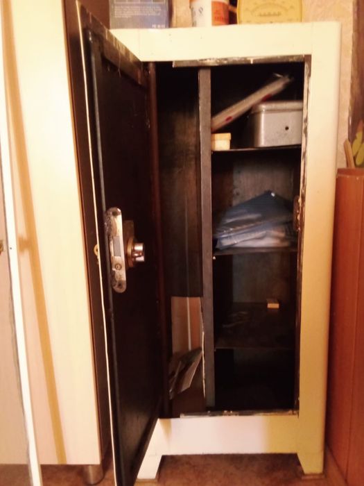 Продаётся сейф металический Шахтинск