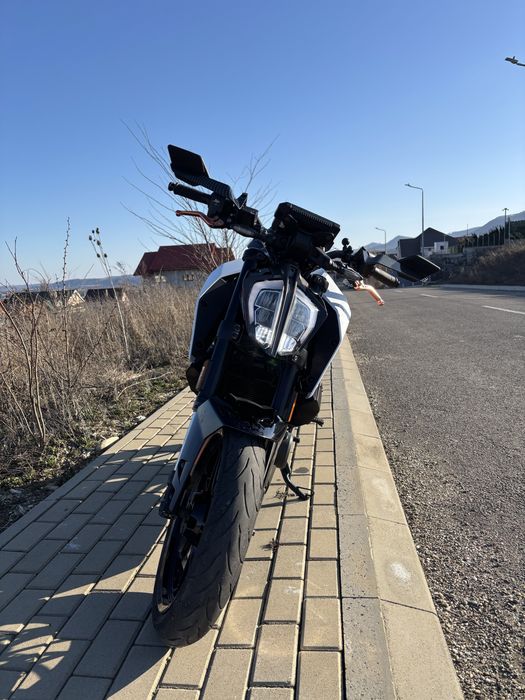 KTM duke 390cc 2022 in stare foarte buna km putini pret bun o vand pentru a mi cumpara un motor mai mare