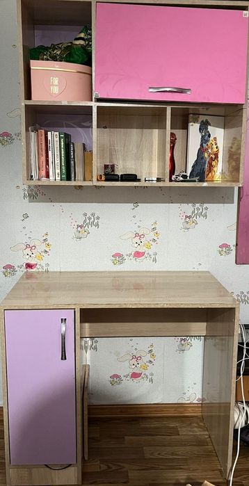 Детский гарнитур(рабочий стол,шкаф,стилаж)