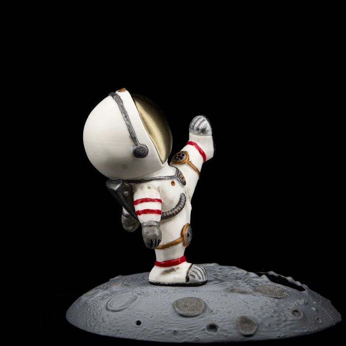 Astronaut Stand Telefon 3D Print – Vopsit Manual – Unic