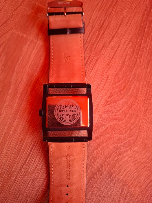 POLICE като нов почти не използван