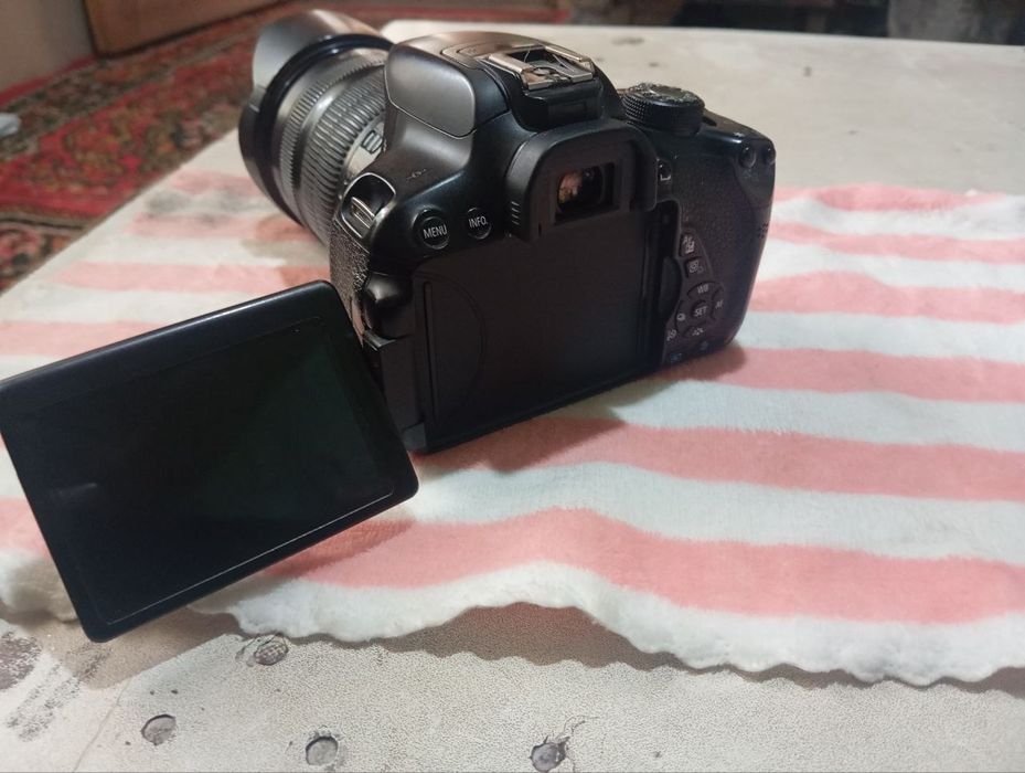 Canon 700D sotiladi