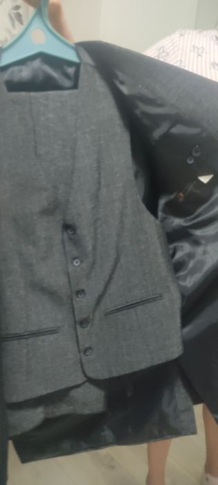 Продам костюм тройка.