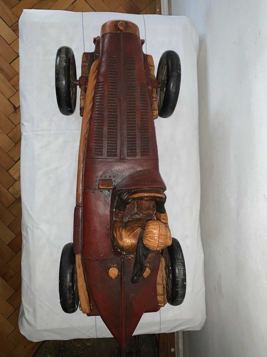 Mașina Cadillac    .