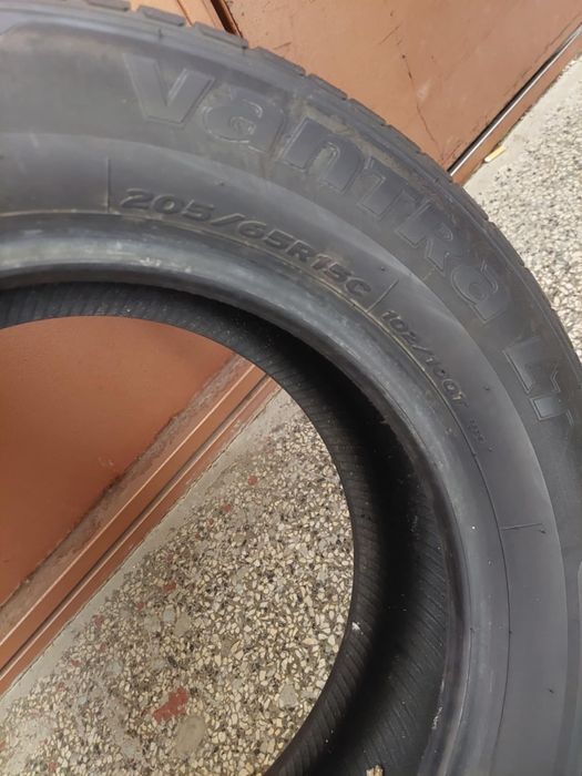 Продавам единична гума.