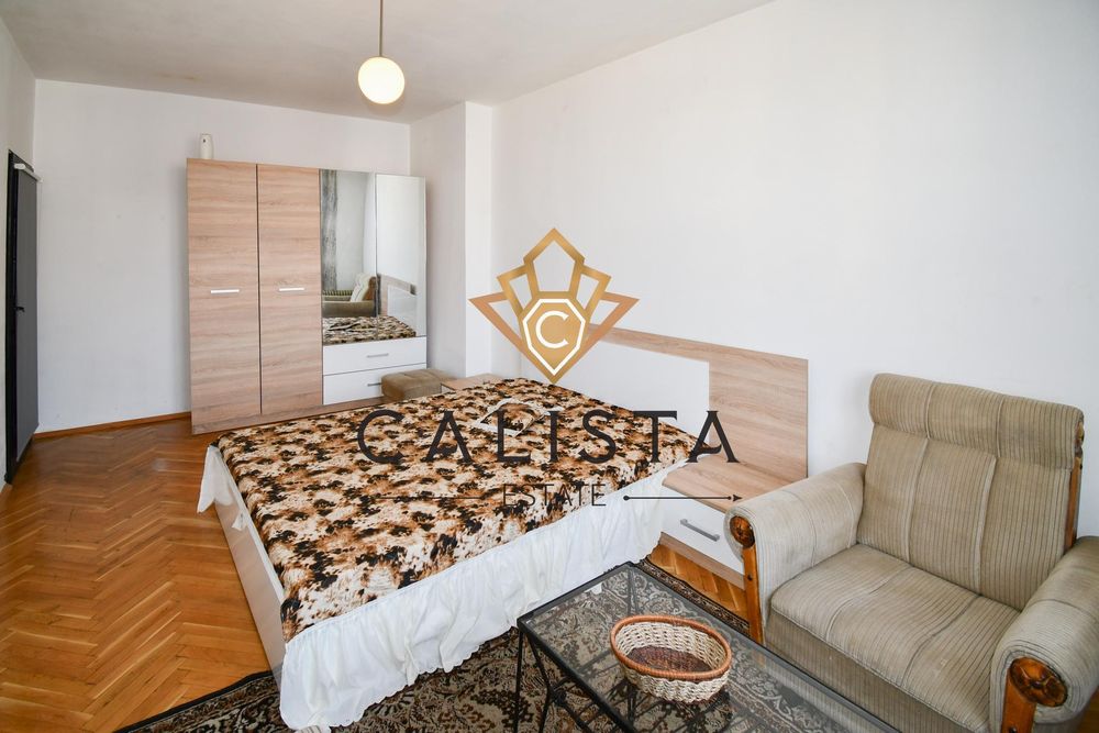 Дава се под наем Тристаен апартамент в София, Център - 105 кв.м за 611.49 € - Снимка #1