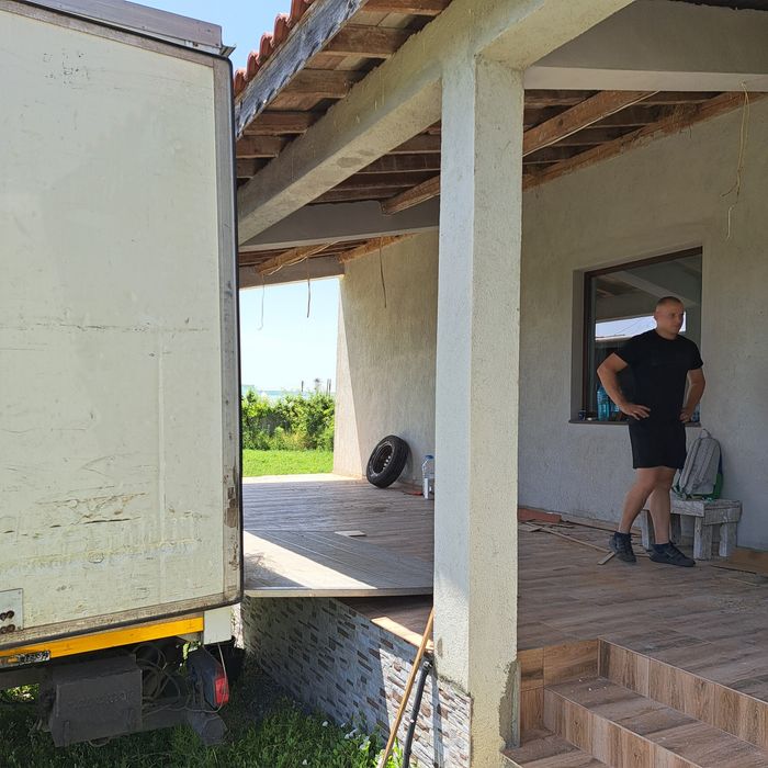 Транспорт с падащ борд или бус