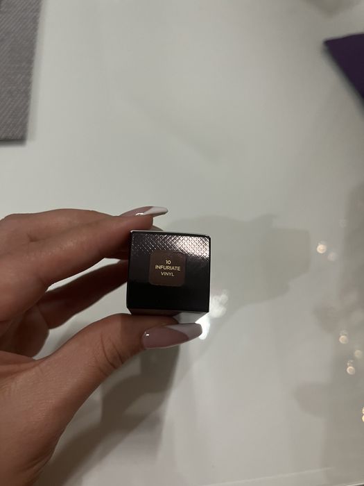 Tom Ford червило / гланц Infuriate