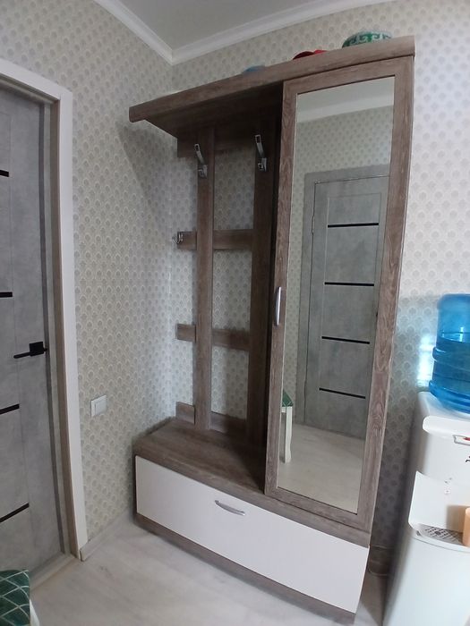Вешалка прихожая