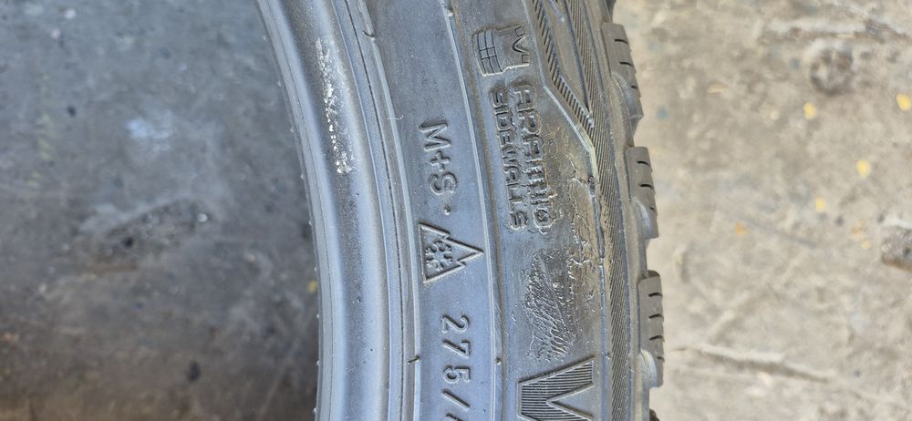 4 anvelope iarna Nokian 275/40/21.Pretul este pe bucata.