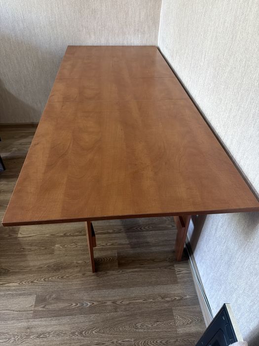 Продам стол книжку