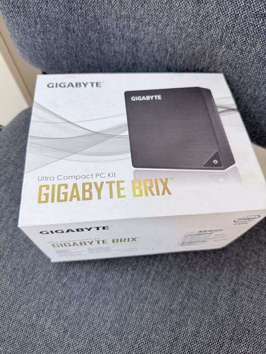 Gigabyte BRIX мини ПК (i3, компактный, с блоком питания)