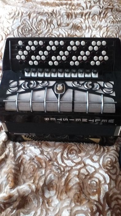 Продам баян срочно