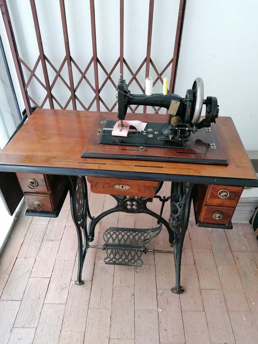 Mașină de cusut Singer