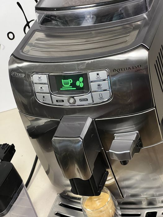 Кафемашина кафе автомат Saeco intelia evo Latte+ с гаранция