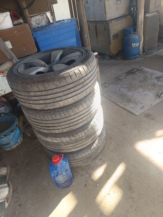 Vând jante BMW E60 R17 Cauciucuri noi de vară