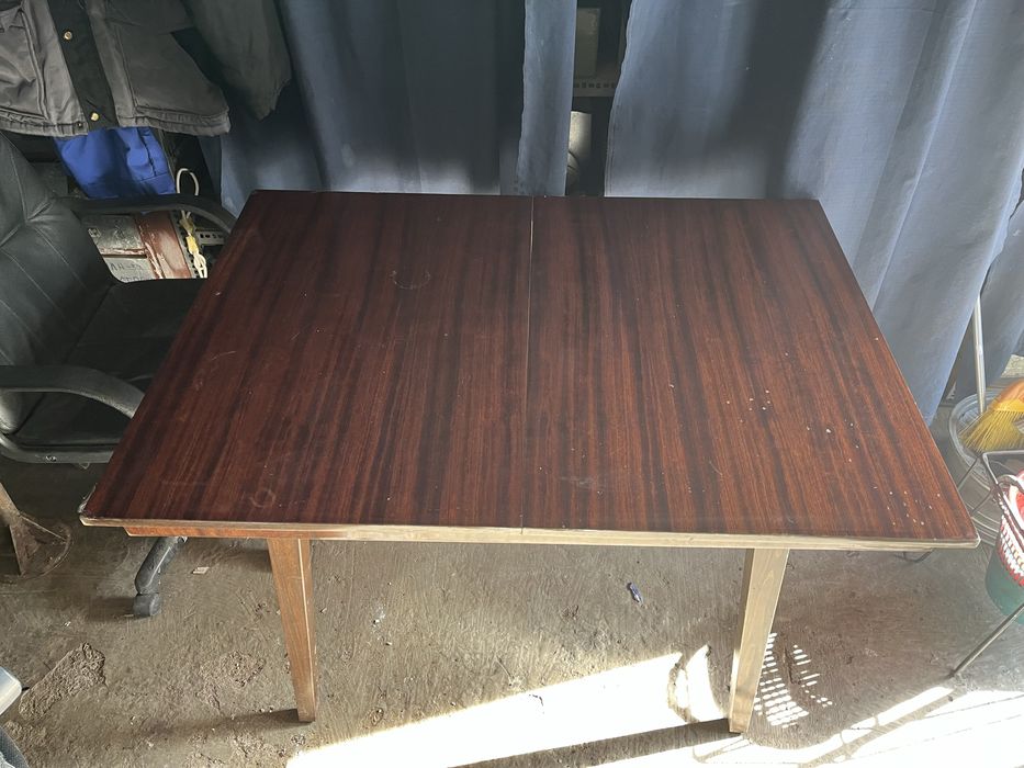 Дървена маса,разтегателна