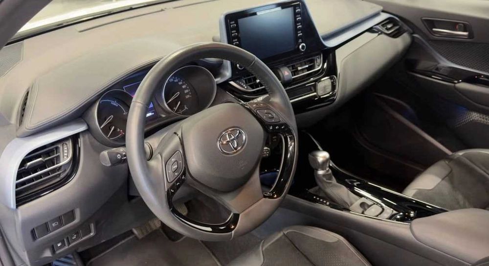 vând toyota c-hr 2020