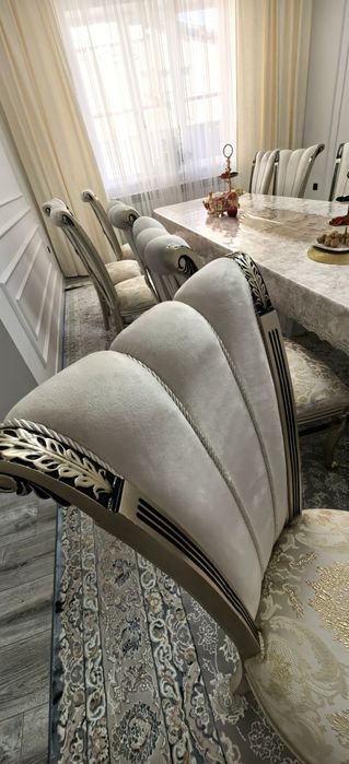 Стулья королевские раскошные