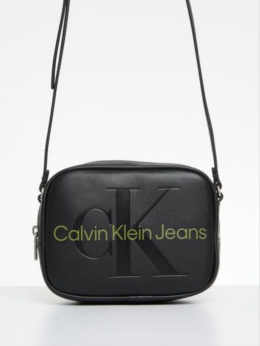 Оригинална чанта на Calvin Klein!