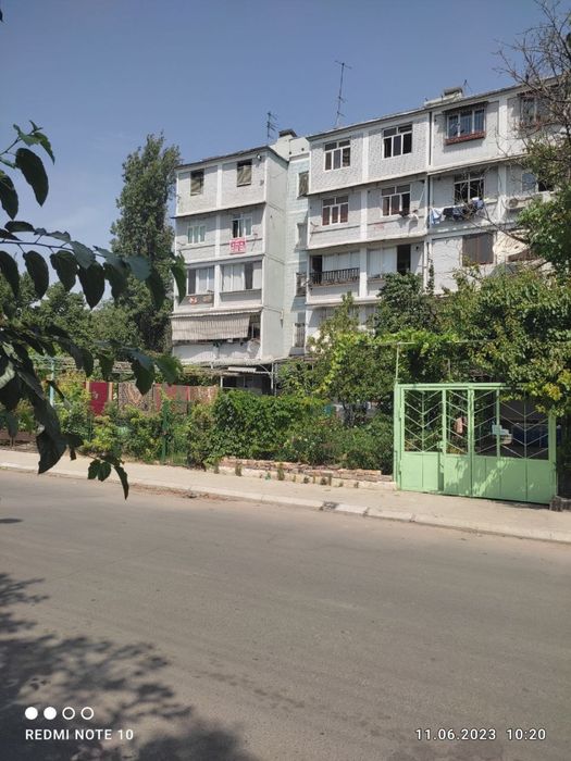 Kvartira 2 honali sotiladi