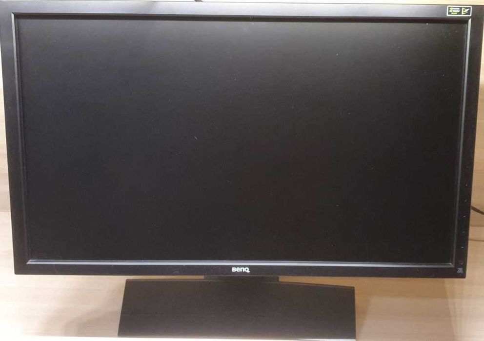 •	Монитор BENQ XL2420T 120Hz в упаковке.