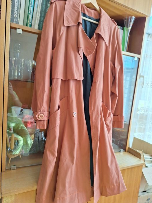 Тренчкот, цвят брик, р-р L/Xl.