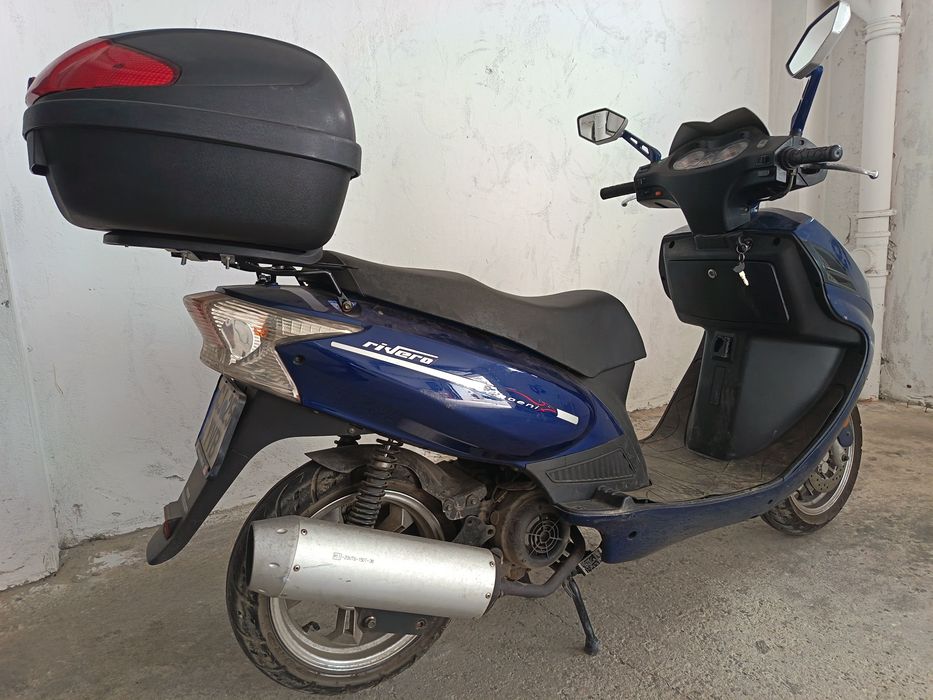 Scuter Rivero 125 cu răcire pe aer
