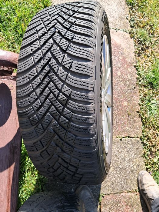 Anvelope de iarnă 215/60/16