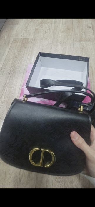 Har xil ayollar kiyimlari