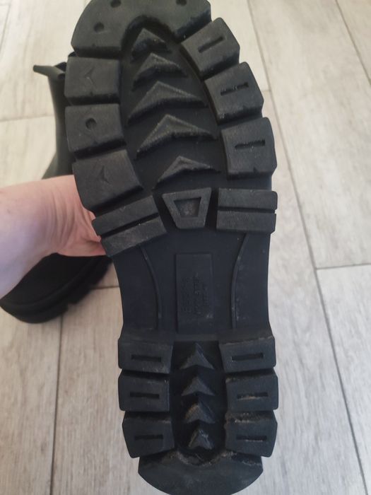 Продам полуботинки новые