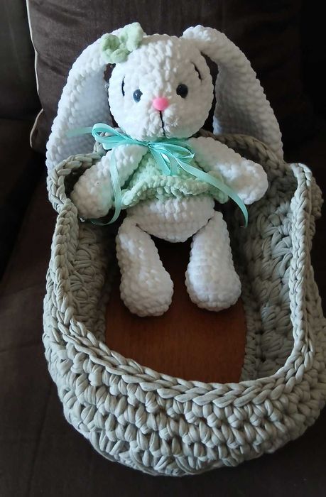 Ръчно изработено плюшено зайче Лили с кошче