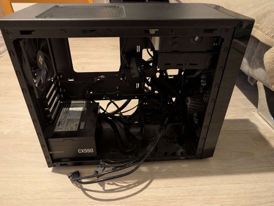 Carcasa CoolerMaster cu sursa Corsair si ventilatoare Arctic