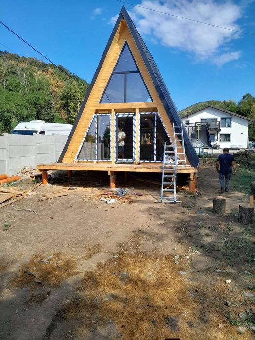 Vindem cabane tip A-frame