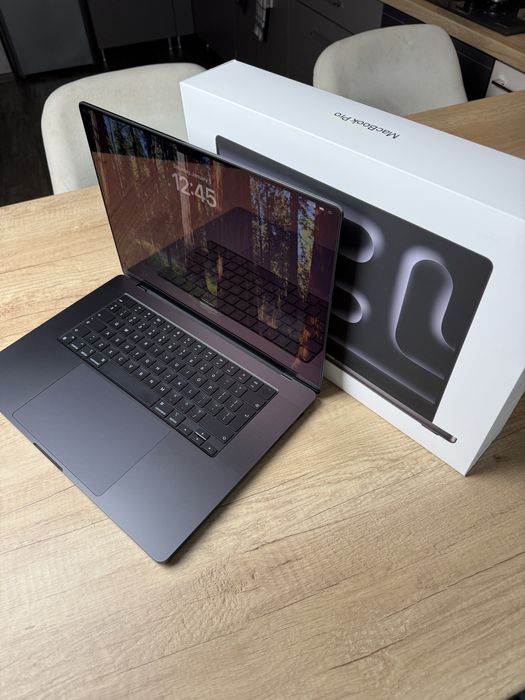 Macbook Pro 16”  M4 Max + Garantia icare+ 2027