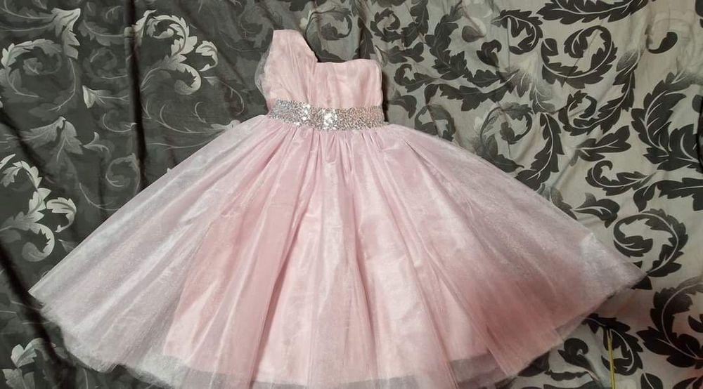 Еднакви рокли за майка и дъщеря