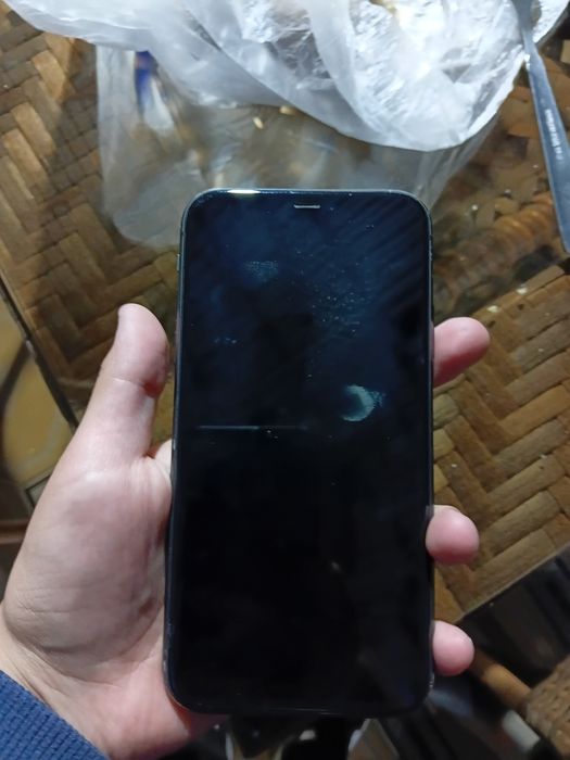 Продам Iphone 11